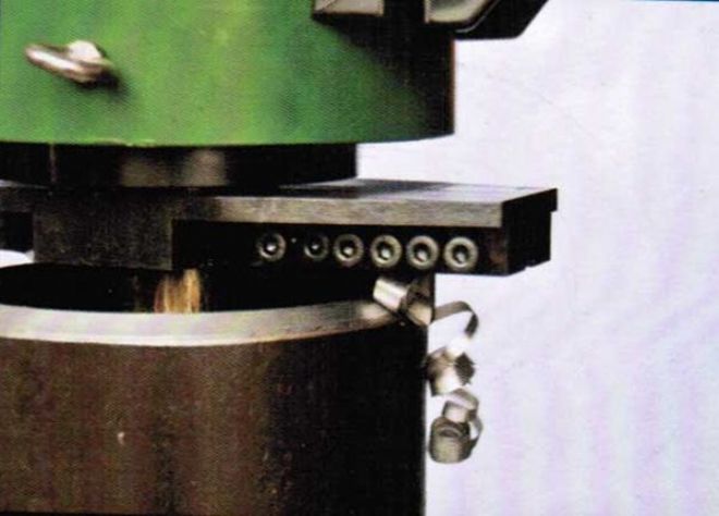 點擊查看詳細信息<br>標題：管子坡口機工作照 閱讀次數：11040