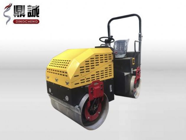 點擊查看詳細信息<br>標題：2.5噸全液壓座駕式振動壓路機 閱讀次數：15450